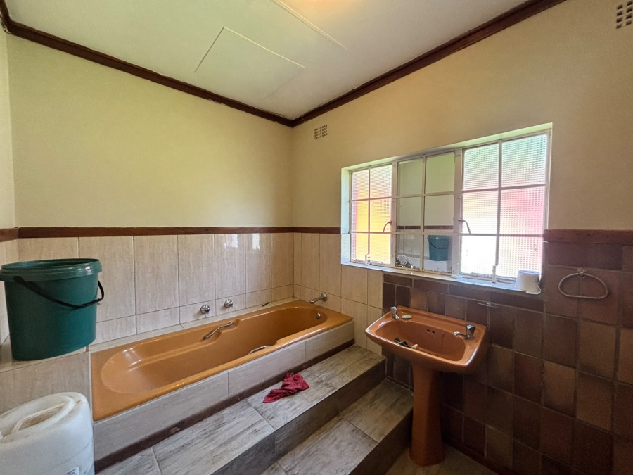 5 Bedroom Property for Sale in Adamayview North West